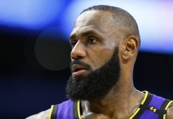 詹姆斯连续二十场比赛得分超过败北，拜仁不断突破！-九游官方下载地址